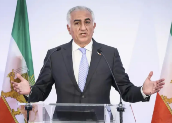 油价、选票与海峡：一场「被加速」的战争